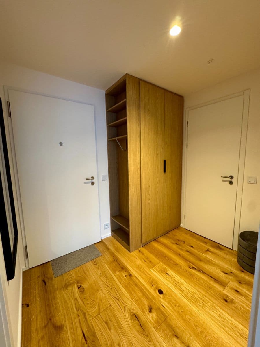 Prenájom bytu 2-izbový 110 m², U Komína, Praha, Praha Prenájom bytu 2-izbový 110 m², U Komína, Praha, Praha