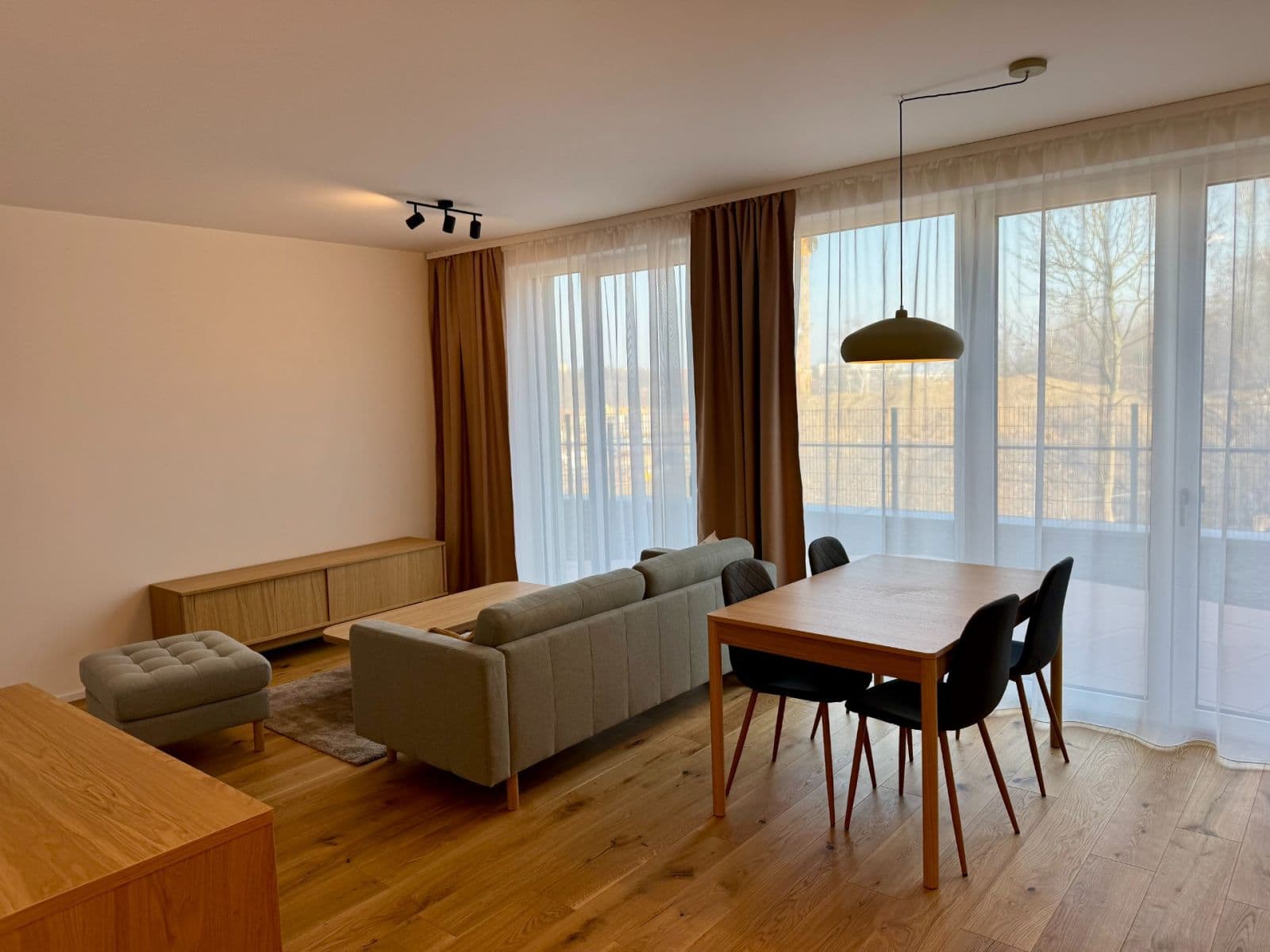 Prenájom bytu 2-izbový 110 m², U Komína, Praha, Praha Prenájom bytu 2-izbový 110 m², U Komína, Praha, Praha