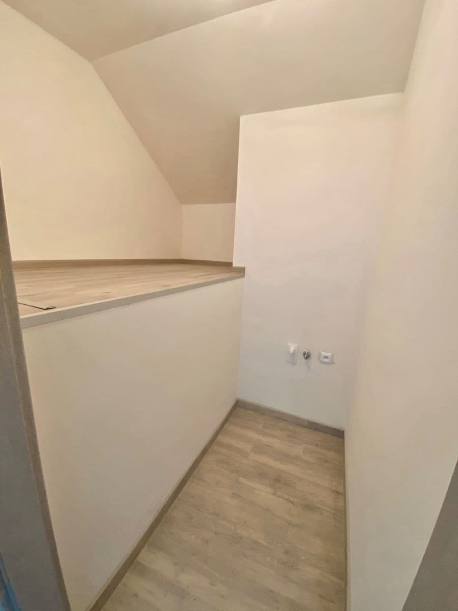 Predaj bytu 3-izbový 81 m², K Dobročovicům, Květnice, Středočeský kraj Predaj bytu 3-izbový 81 m², K Dobročovicům, Květnice, Středočeský kraj