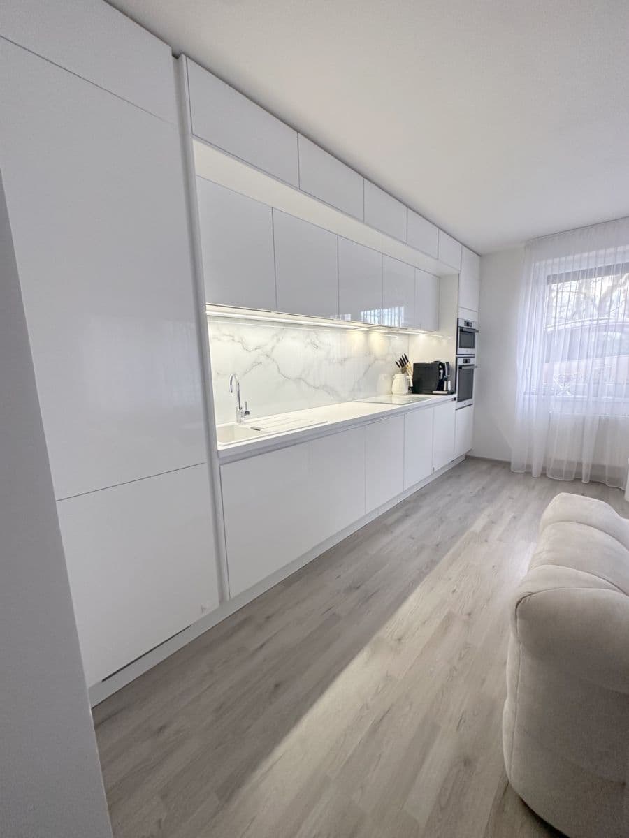 Predaj bytu 3-izbový 81 m², K Dobročovicům, Květnice, Středočeský kraj Predaj bytu 3-izbový 81 m², K Dobročovicům, Květnice, Středočeský kraj