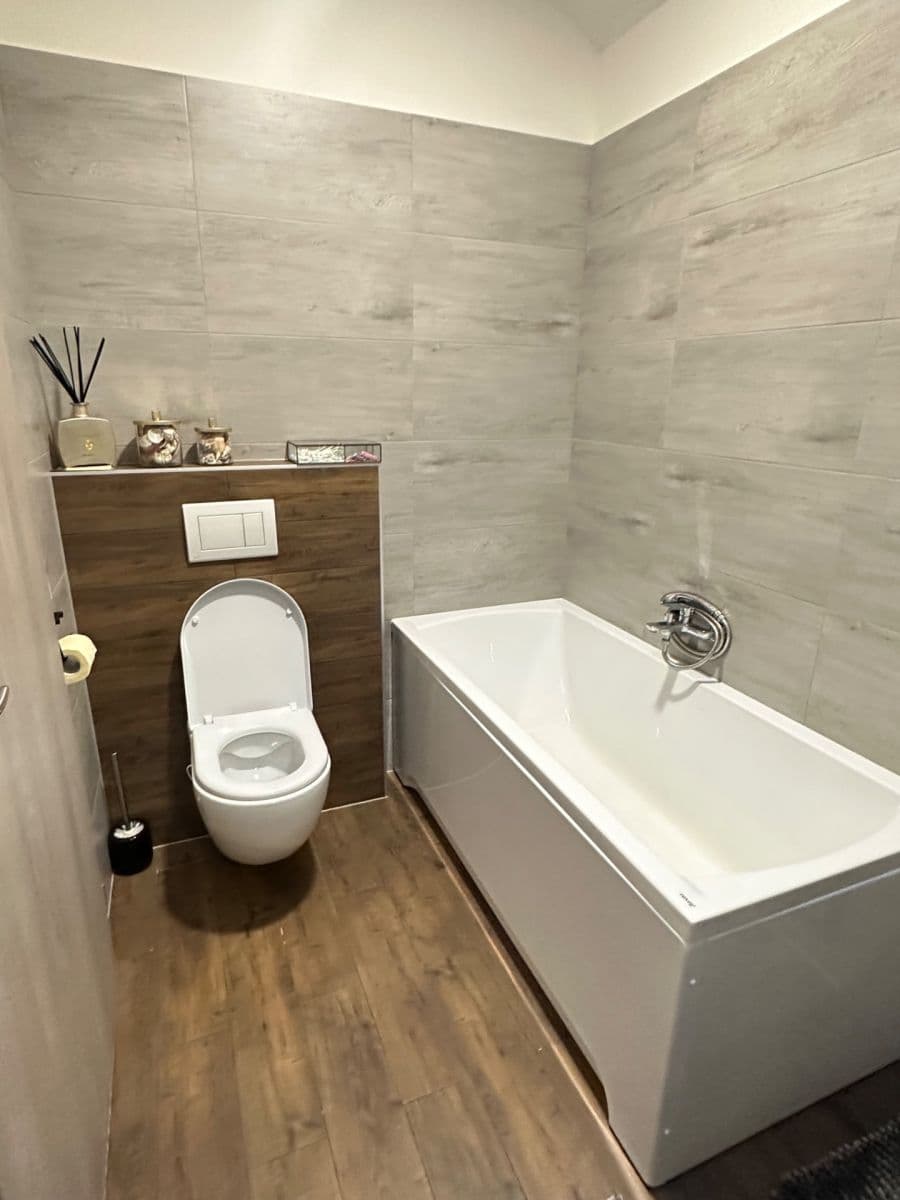 Predaj bytu 3-izbový 81 m², K Dobročovicům, Květnice, Středočeský kraj Predaj bytu 3-izbový 81 m², K Dobročovicům, Květnice, Středočeský kraj