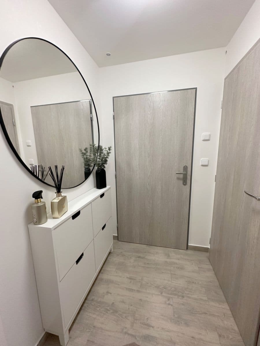 Predaj bytu 3-izbový 81 m², K Dobročovicům, Květnice, Středočeský kraj Predaj bytu 3-izbový 81 m², K Dobročovicům, Květnice, Středočeský kraj