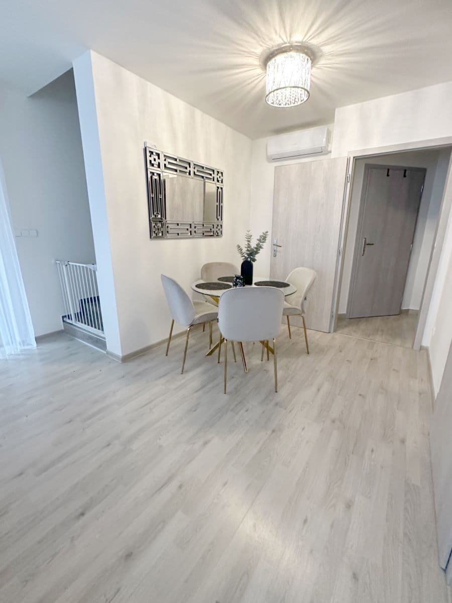 Predaj bytu 3-izbový 81 m², K Dobročovicům, Květnice, Středočeský kraj Predaj bytu 3-izbový 81 m², K Dobročovicům, Květnice, Středočeský kraj