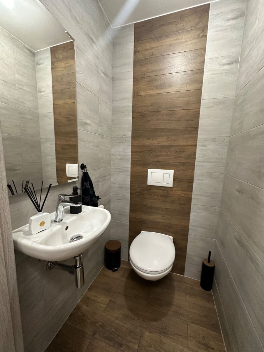 Predaj bytu 3-izbový 81 m², K Dobročovicům, Květnice, Středočeský kraj Predaj bytu 3-izbový 81 m², K Dobročovicům, Květnice, Středočeský kraj