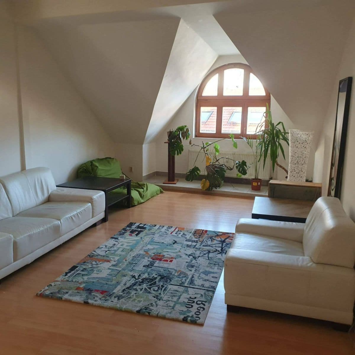 Prenájom bytu 4-izbový 140 m², Francouzská, Brno, Jihomoravský kraj Prenájom bytu 4-izbový 140 m², Francouzská, Brno, Jihomoravský kraj