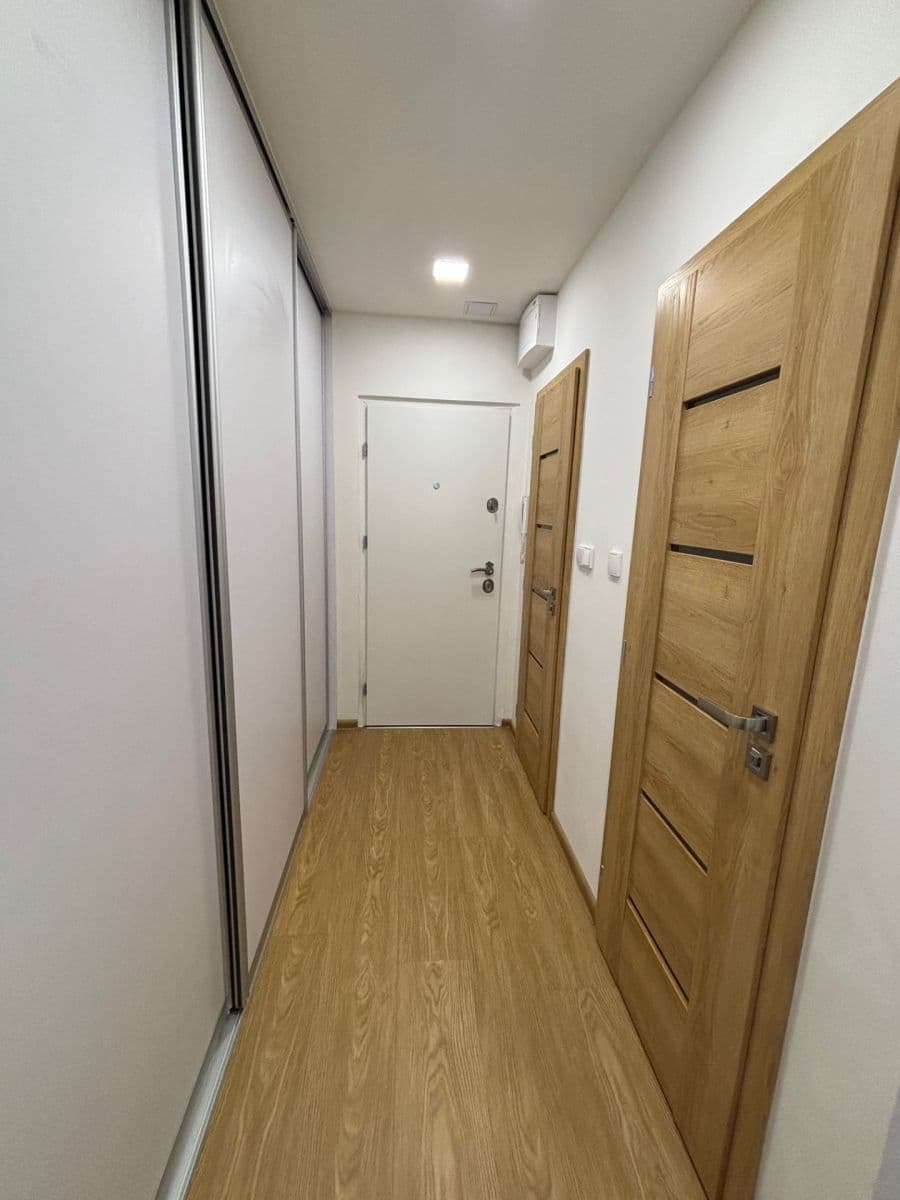 Prenájom bytu 2-izbový 47 m², Zvoncovitá, Praha, Praha Prenájom bytu 2-izbový 47 m², Zvoncovitá, Praha, Praha