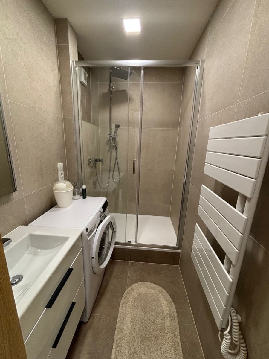 Prenájom bytu 2-izbový 47 m², Zvoncovitá, Praha, Praha Prenájom bytu 2-izbový 47 m², Zvoncovitá, Praha, Praha