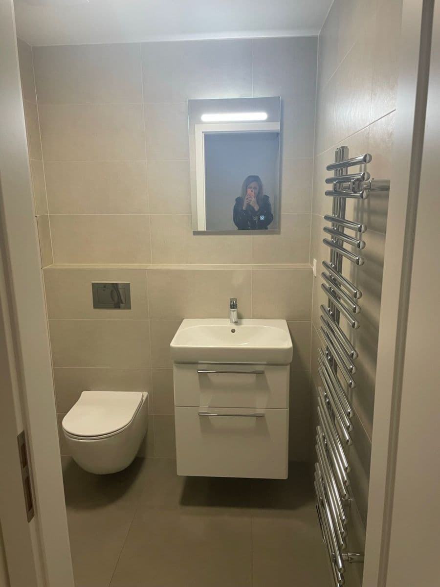 Prenájom bytu 2-izbový 48 m², Na Valentince, Praha, Praha Prenájom bytu 2-izbový 48 m², Na Valentince, Praha, Praha