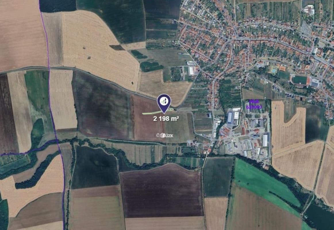 Predaj pozemku 2.198 m², Hluk, Zlínský kraj Predaj pozemku 2.198 m², Hluk, Zlínský kraj