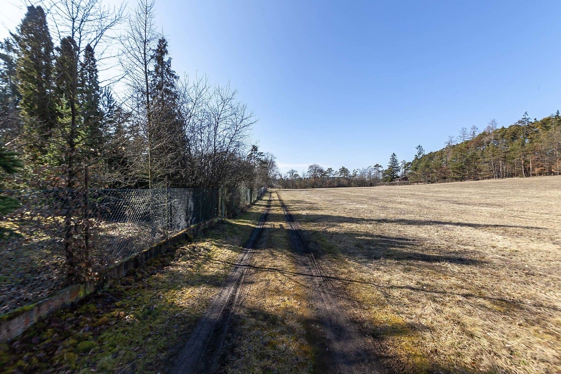 Predaj rekreačného objektu 100 m², pozemek 1.440 m², Malá Hraštice, Středočeský kraj Predaj rekreačného objektu 100 m², pozemek 1.440 m², Malá Hraštice, Středočeský kraj