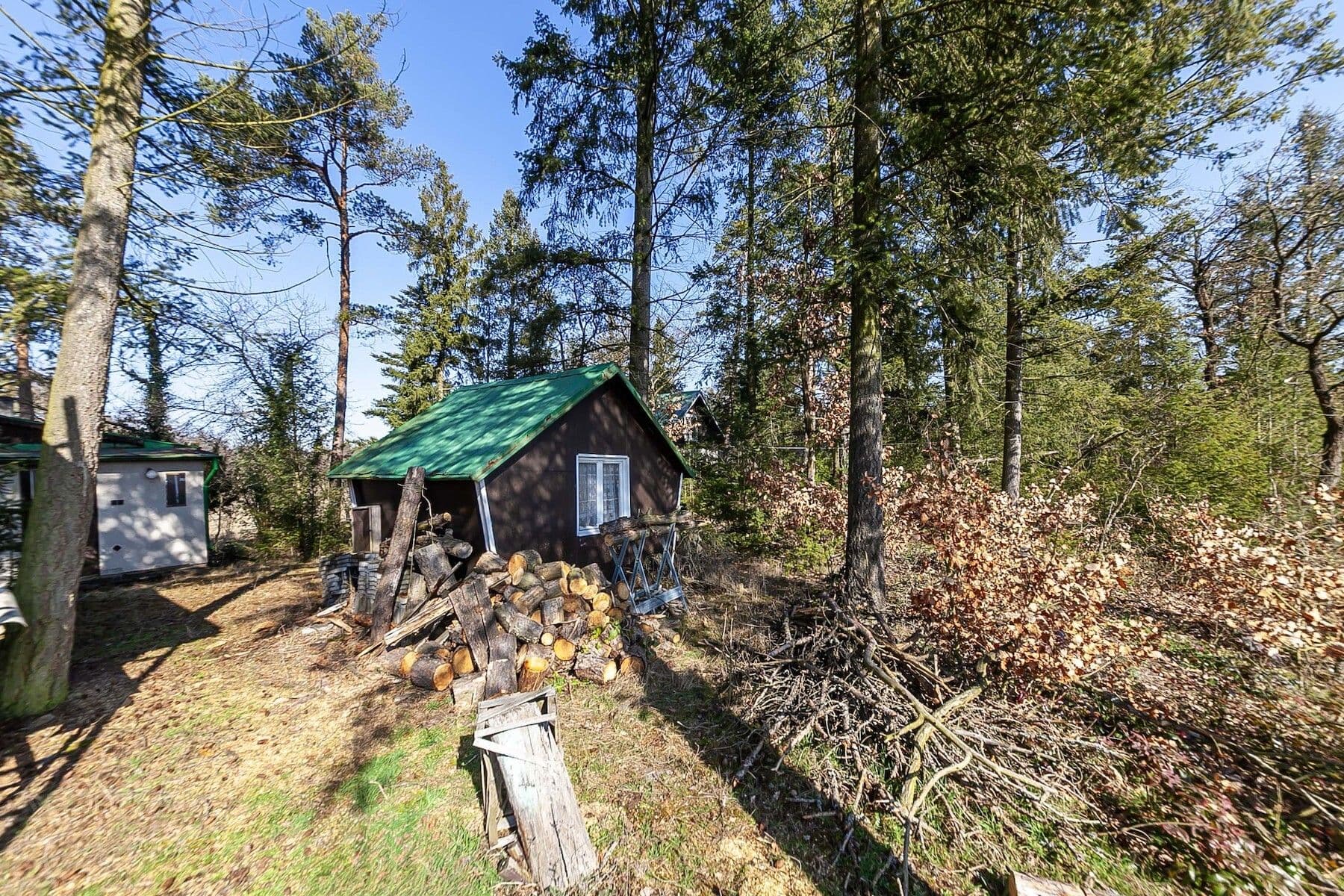 Predaj rekreačného objektu 100 m², pozemek 1.440 m², Malá Hraštice, Středočeský kraj Predaj rekreačného objektu 100 m², pozemek 1.440 m², Malá Hraštice, Středočeský kraj