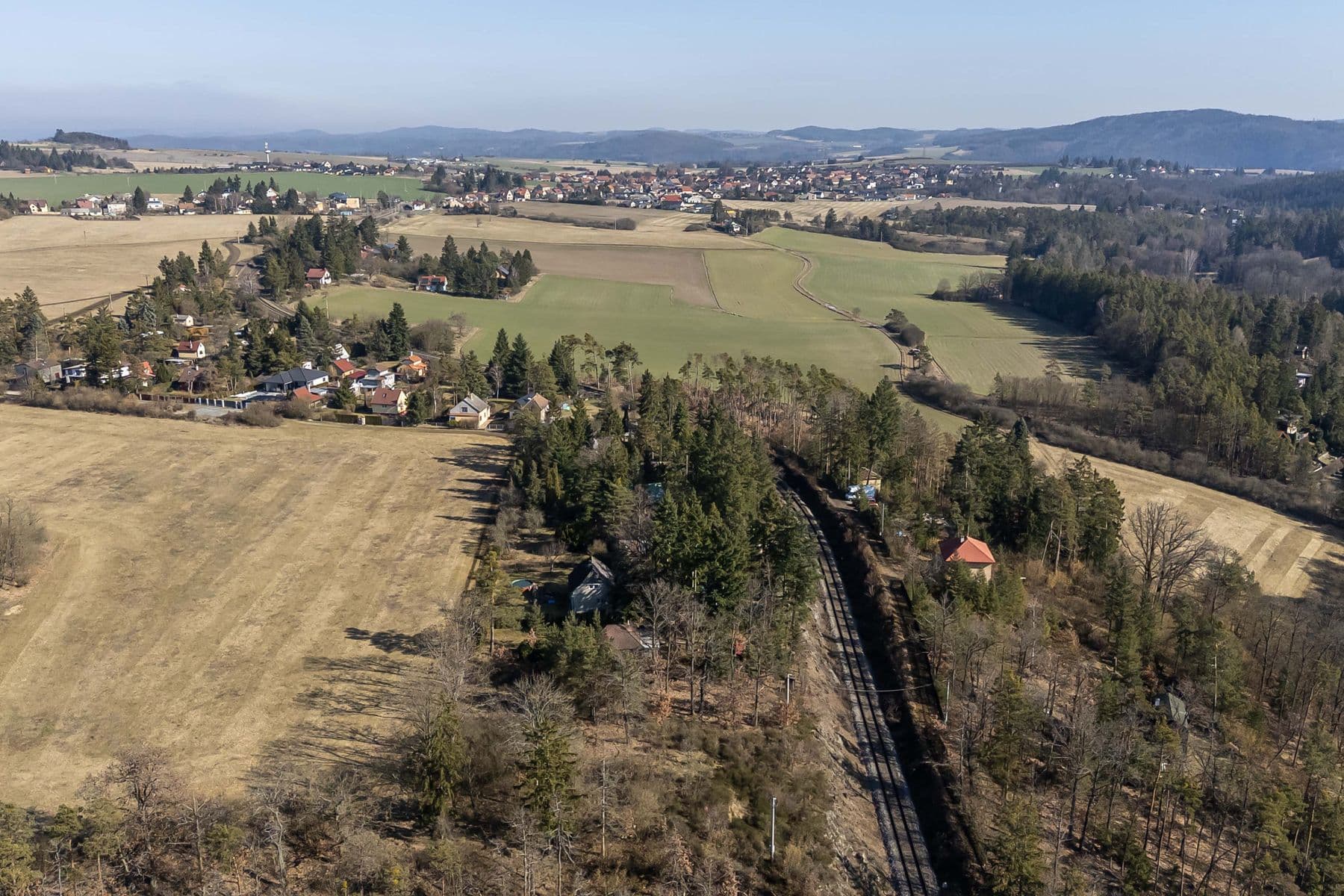 Predaj rekreačného objektu 100 m², pozemek 1.440 m², Malá Hraštice, Středočeský kraj Predaj rekreačného objektu 100 m², pozemek 1.440 m², Malá Hraštice, Středočeský kraj