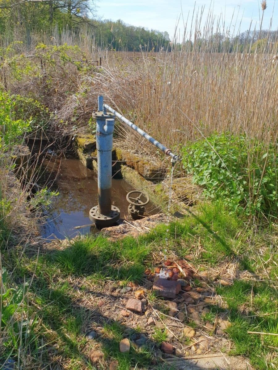 Predaj pozemku 5.702 m², Mlékosrby, Královéhradecký kraj Predaj pozemku 5.702 m², Mlékosrby, Královéhradecký kraj