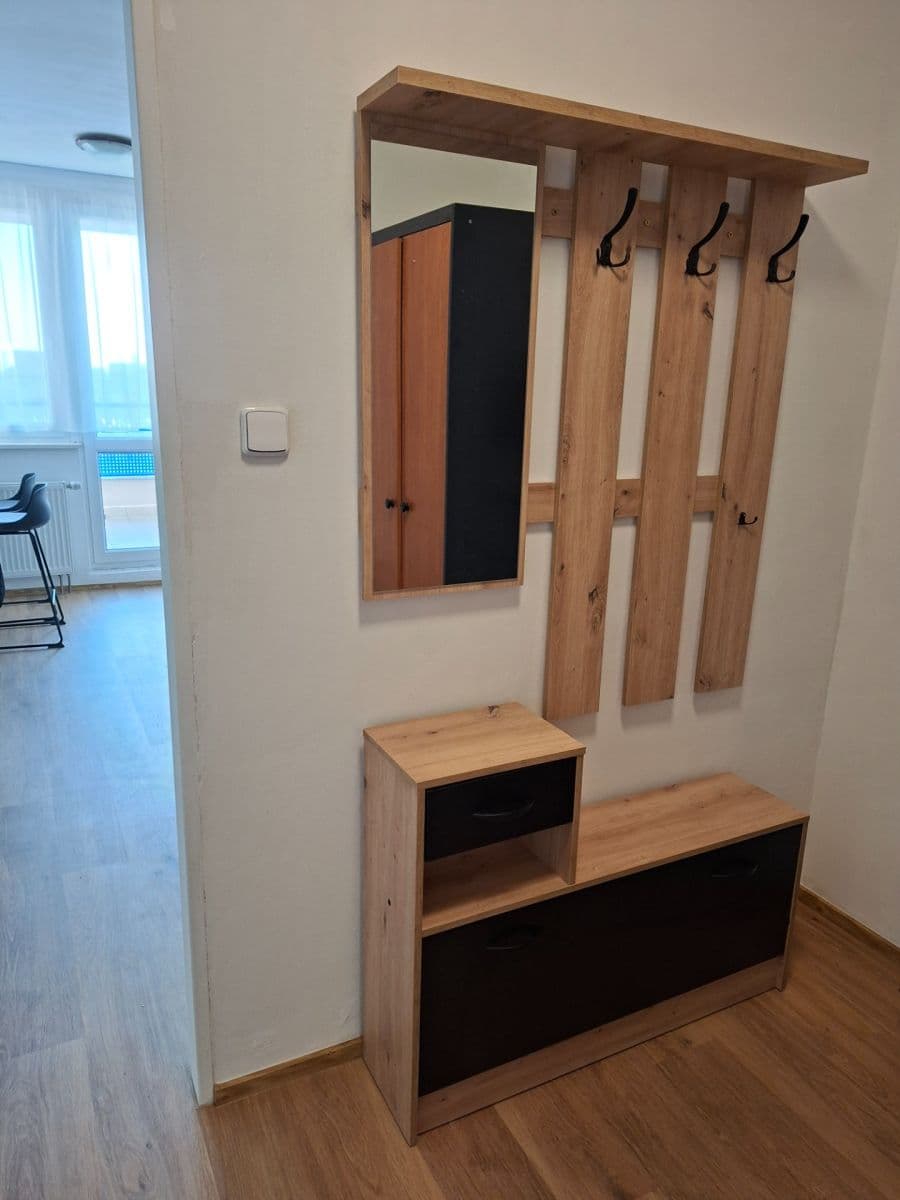 Prenájom bytu 3-izbový 82 m², Bašteckého, Praha, Praha Prenájom bytu 3-izbový 82 m², Bašteckého, Praha, Praha