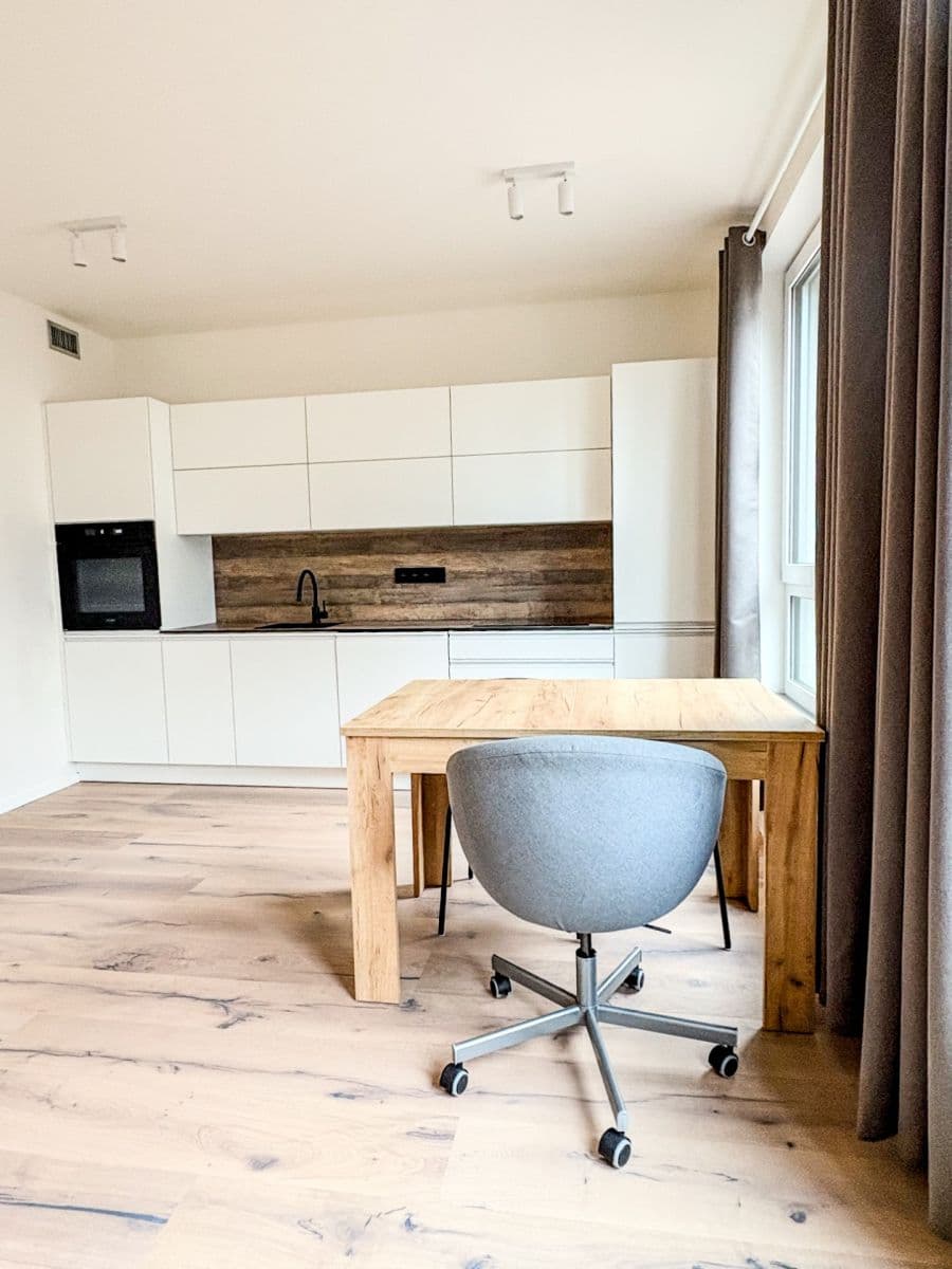 Prenájom bytu 1-izbový 29 m², U Komína, Praha, Praha Prenájom bytu 1-izbový 29 m², U Komína, Praha, Praha