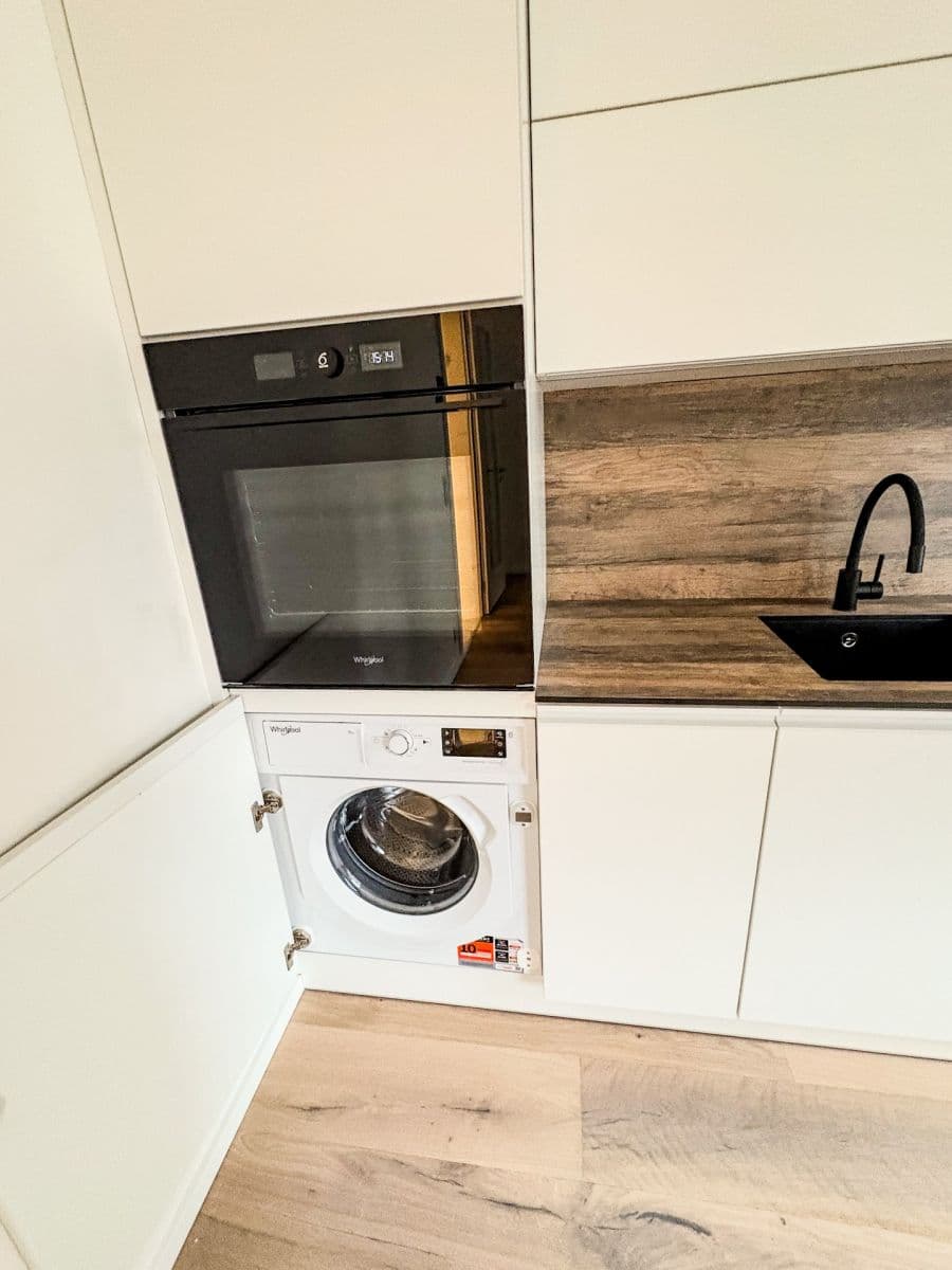 Prenájom bytu 1-izbový 29 m², U Komína, Praha, Praha Prenájom bytu 1-izbový 29 m², U Komína, Praha, Praha