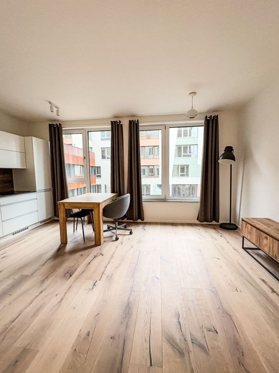 Prenájom bytu 1-izbový 29 m², U Komína, Praha, Praha Prenájom bytu 1-izbový 29 m², U Komína, Praha, Praha