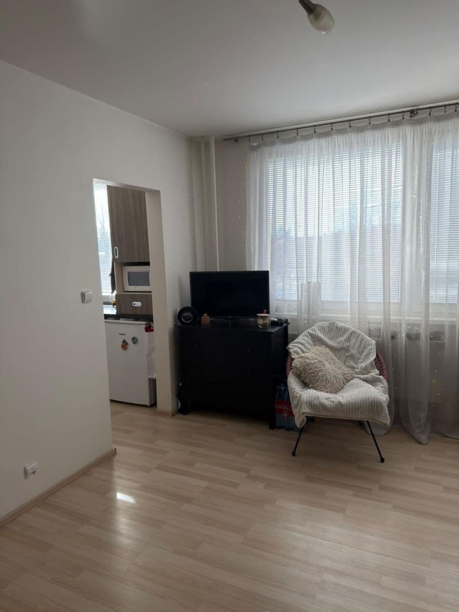 Prenájom bytu 1-izbový 27 m², Kahovská, Praha, Praha Prenájom bytu 1-izbový 27 m², Kahovská, Praha, Praha