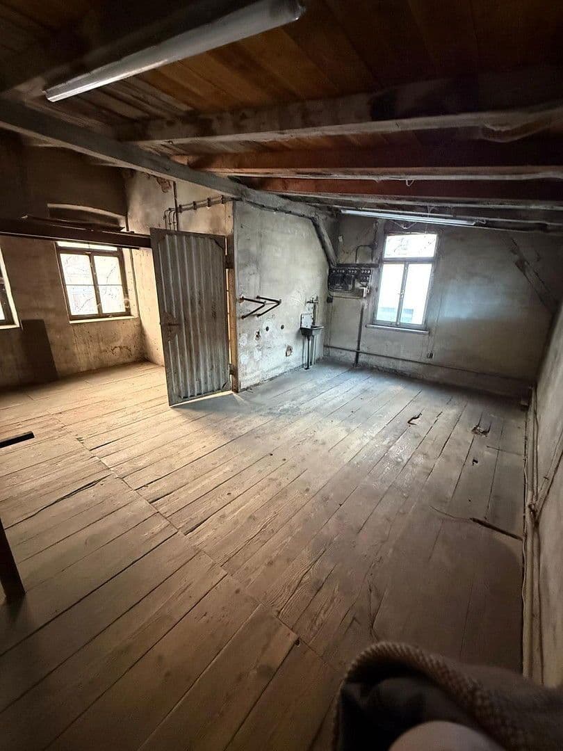 Prenájom nebytového priestoru 35 m², Hindelangerstraße, Stuttgar, Untertürkheim, Bádensko-Wurttembersko Prenájom nebytového priestoru 35 m², Hindelangerstraße, Stuttgar, Untertürkheim, Bádensko-Wurttembersko