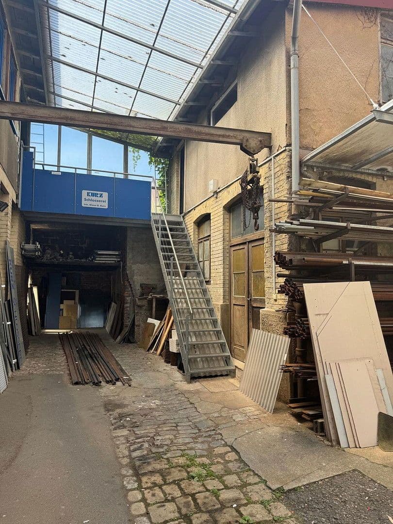 Prenájom nebytového priestoru 35 m², Hindelangerstraße, Stuttgar, Untertürkheim, Bádensko-Wurttembersko Prenájom nebytového priestoru 35 m², Hindelangerstraße, Stuttgar, Untertürkheim, Bádensko-Wurttembersko