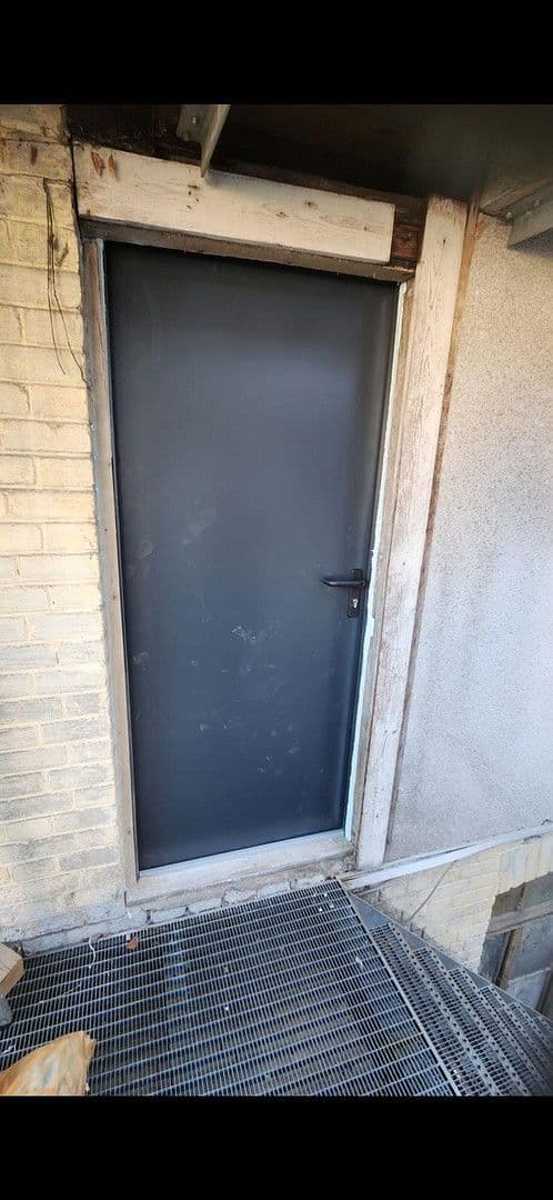 Prenájom nebytového priestoru 35 m², Hindelangerstraße, Stuttgar, Untertürkheim, Bádensko-Wurttembersko Prenájom nebytového priestoru 35 m², Hindelangerstraße, Stuttgar, Untertürkheim, Bádensko-Wurttembersko