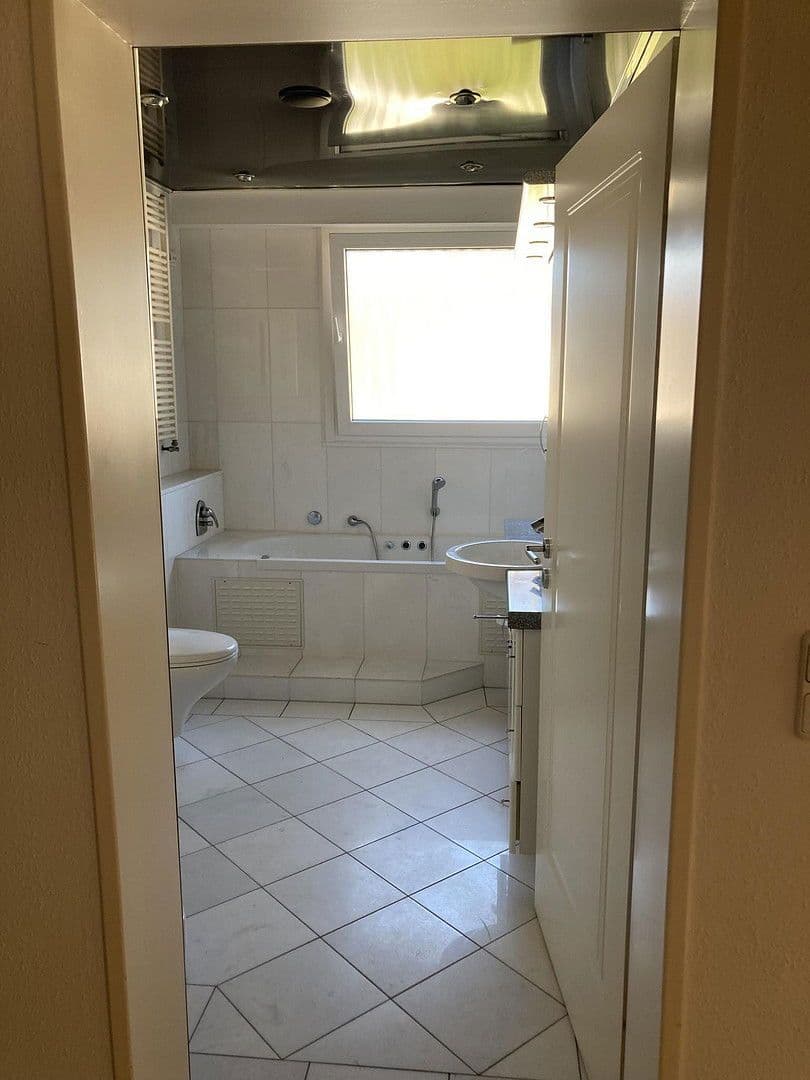 Prenájom bytu 4-izbový 109 m², Waldstraße 3, Kenn, Porýnie-Falcko Prenájom bytu 4-izbový 109 m², Waldstraße 3, Kenn, Porýnie-Falcko