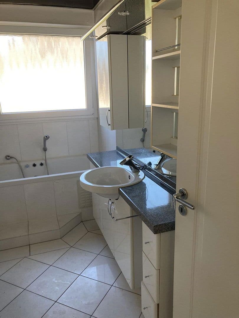 Prenájom bytu 4-izbový 109 m², Waldstraße 3, Kenn, Porýnie-Falcko Prenájom bytu 4-izbový 109 m², Waldstraße 3, Kenn, Porýnie-Falcko