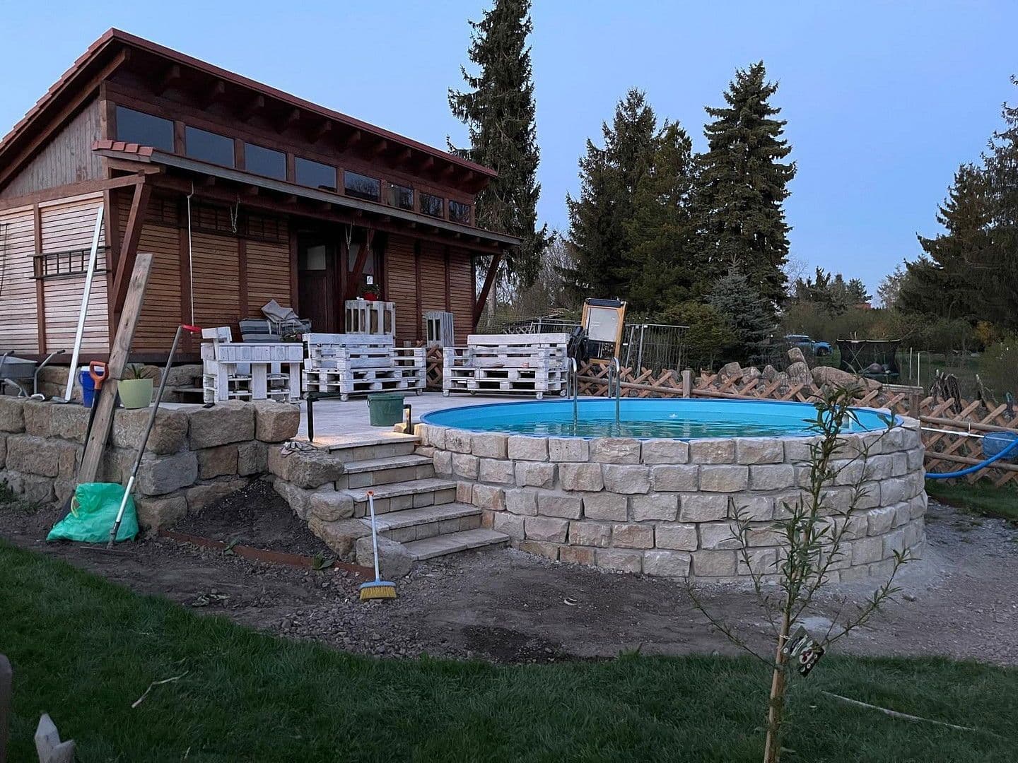 Prenájom domu 195 m², pozemek 400 m², Meiereiweg 25, Pirna, Sasko Prenájom domu 195 m², pozemek 400 m², Meiereiweg 25, Pirna, Sasko