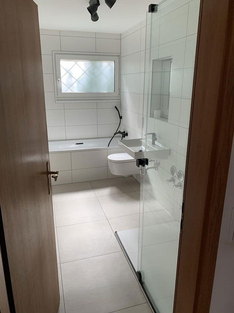 Predaj domu 236 m², pozemek 692 m², Hirschenweg 14, Buchenbach, Bádensko-Wurttembersko Predaj domu 236 m², pozemek 692 m², Hirschenweg 14, Buchenbach, Bádensko-Wurttembersko