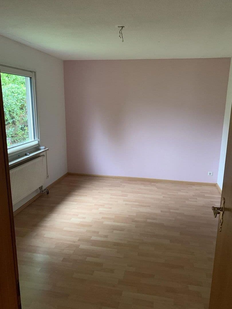 Predaj domu 236 m², pozemek 692 m², Hirschenweg 14, Buchenbach, Bádensko-Wurttembersko Predaj domu 236 m², pozemek 692 m², Hirschenweg 14, Buchenbach, Bádensko-Wurttembersko