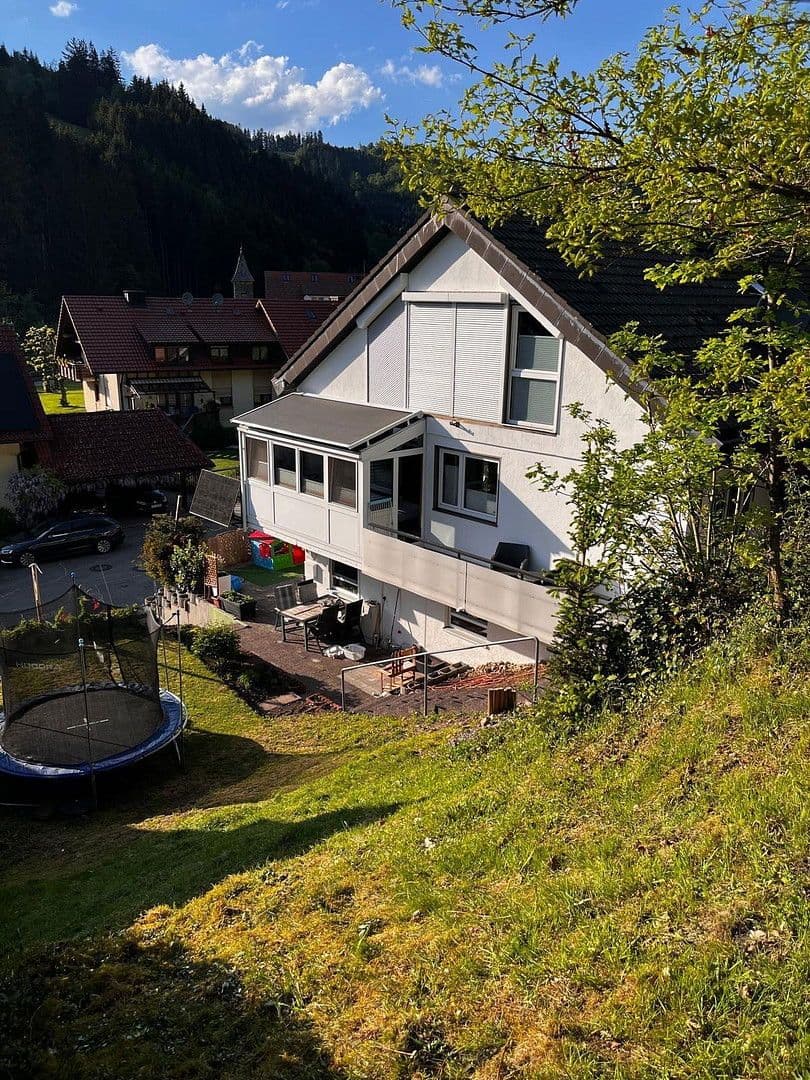 Predaj domu 236 m², pozemek 692 m², Hirschenweg 14, Buchenbach, Bádensko-Wurttembersko Predaj domu 236 m², pozemek 692 m², Hirschenweg 14, Buchenbach, Bádensko-Wurttembersko