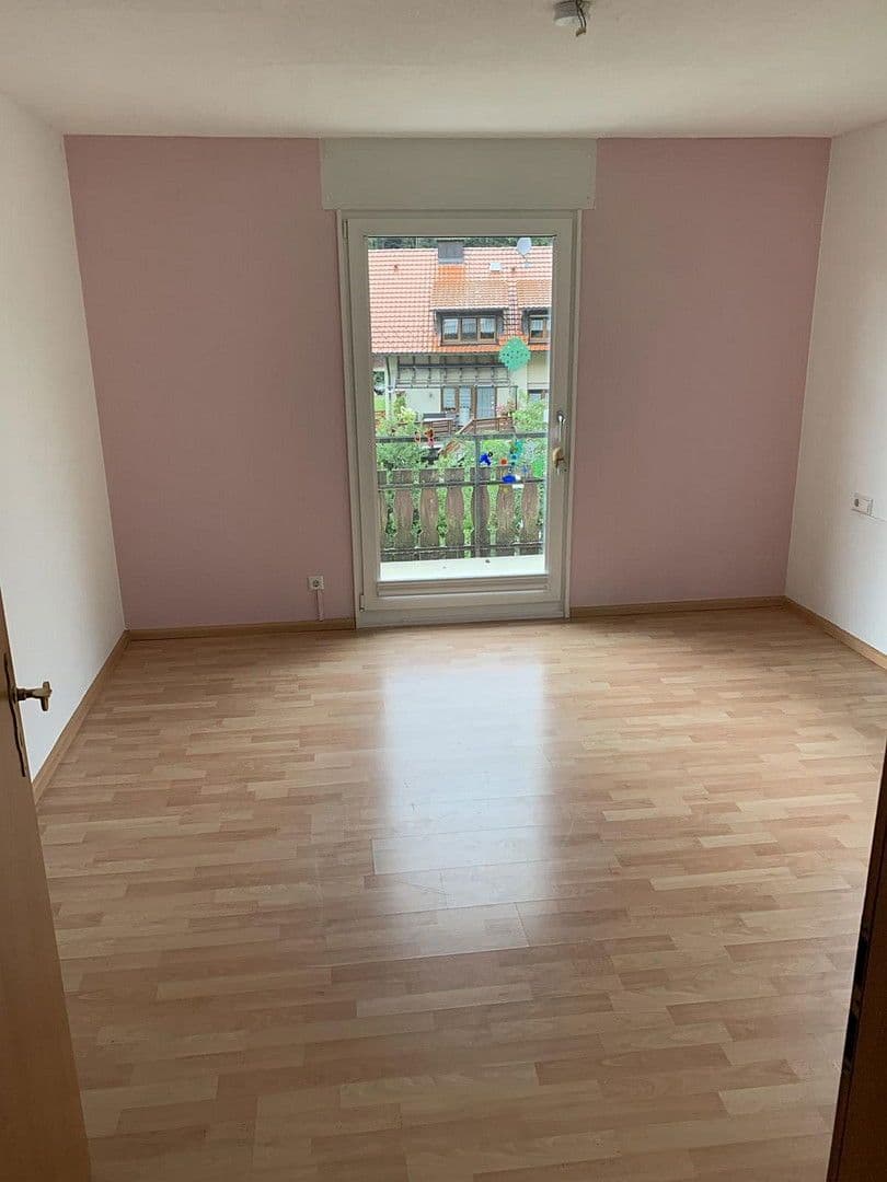 Predaj domu 236 m², pozemek 692 m², Hirschenweg 14, Buchenbach, Bádensko-Wurttembersko Predaj domu 236 m², pozemek 692 m², Hirschenweg 14, Buchenbach, Bádensko-Wurttembersko