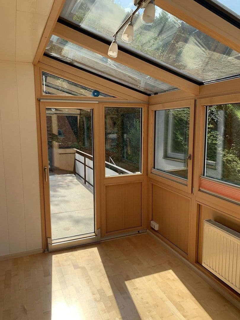 Predaj domu 236 m², pozemek 692 m², Hirschenweg 14, Buchenbach, Bádensko-Wurttembersko Predaj domu 236 m², pozemek 692 m², Hirschenweg 14, Buchenbach, Bádensko-Wurttembersko