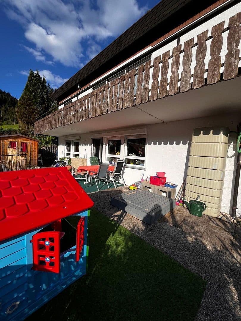 Predaj domu 236 m², pozemek 692 m², Hirschenweg 14, Buchenbach, Bádensko-Wurttembersko Predaj domu 236 m², pozemek 692 m², Hirschenweg 14, Buchenbach, Bádensko-Wurttembersko