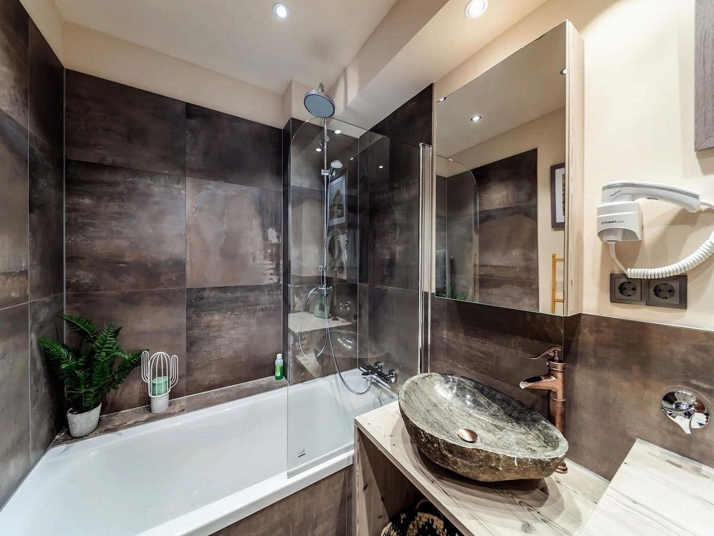 Prenájom bytu 2-izbový 60 m², Nürnberg, Bavorsko Prenájom bytu 2-izbový 60 m², Nürnberg, Bavorsko