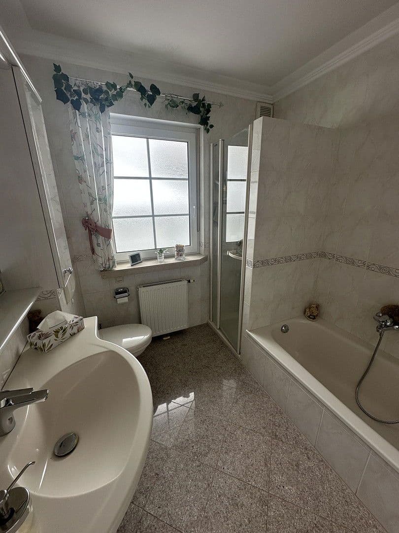 Predaj domu 230 m², pozemek 809 m², Volkmarsen, Hesensko Predaj domu 230 m², pozemek 809 m², Volkmarsen, Hesensko