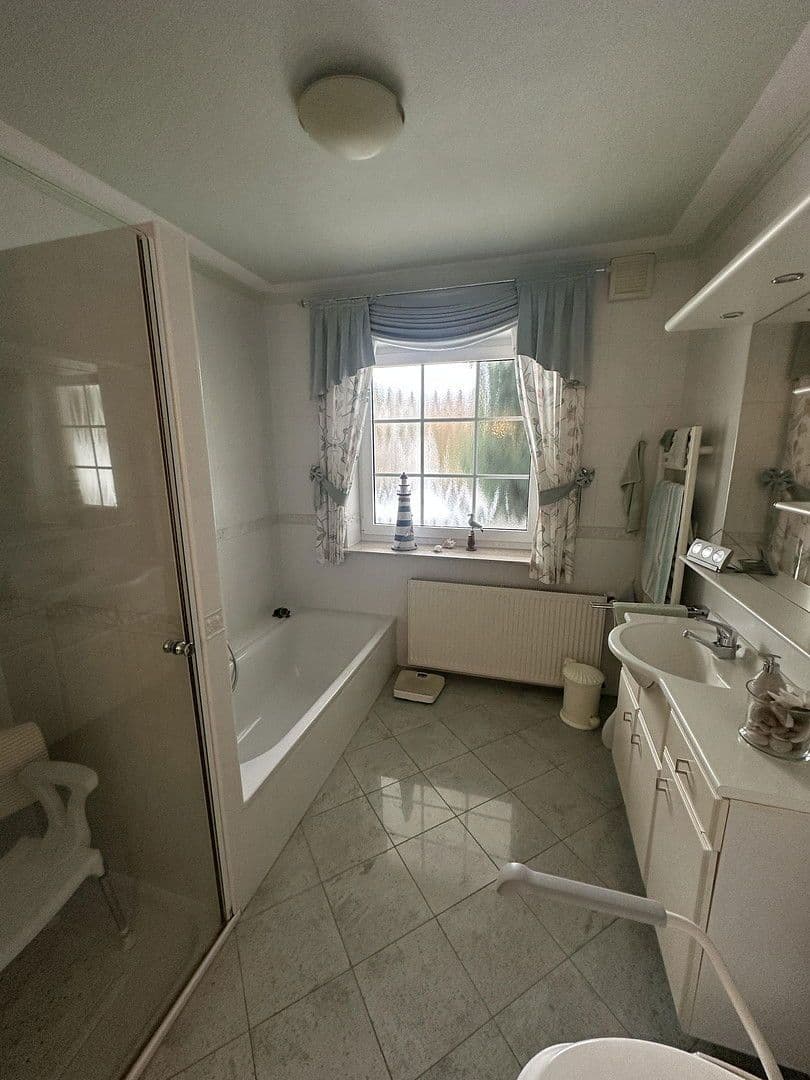 Predaj domu 230 m², pozemek 809 m², Volkmarsen, Hesensko Predaj domu 230 m², pozemek 809 m², Volkmarsen, Hesensko