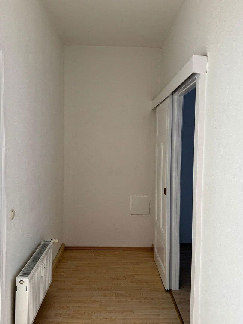 Prenájom bytu 4-izbový 105 m², Eisenbahnstraße 46, Eberswalde, Brandenbursko Prenájom bytu 4-izbový 105 m², Eisenbahnstraße 46, Eberswalde, Brandenbursko