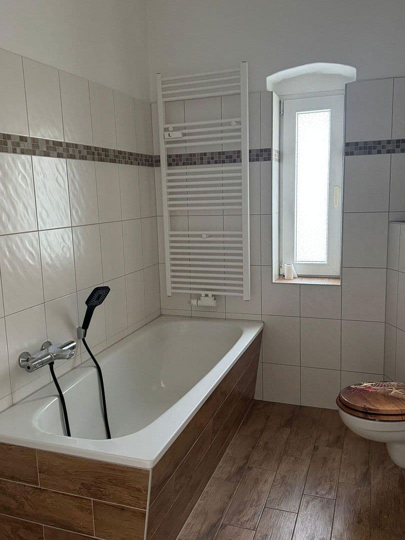 Prenájom bytu 4-izbový 105 m², Eisenbahnstraße 46, Eberswalde, Brandenbursko Prenájom bytu 4-izbový 105 m², Eisenbahnstraße 46, Eberswalde, Brandenbursko