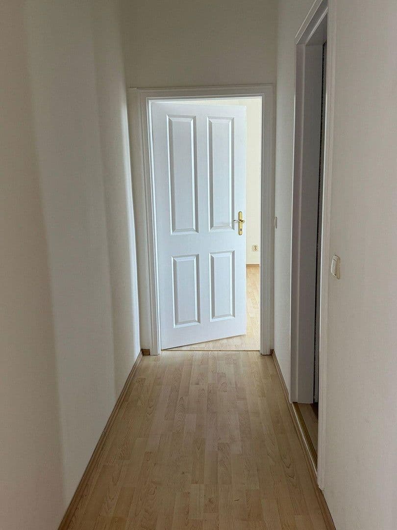 Prenájom bytu 4-izbový 105 m², Eisenbahnstraße 46, Eberswalde, Brandenbursko Prenájom bytu 4-izbový 105 m², Eisenbahnstraße 46, Eberswalde, Brandenbursko