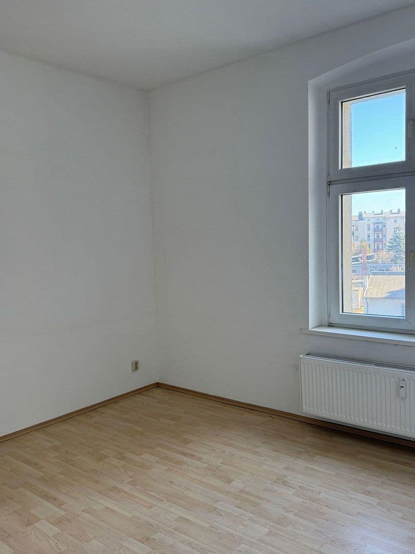 Prenájom bytu 4-izbový 105 m², Eisenbahnstraße 46, Eberswalde, Brandenbursko Prenájom bytu 4-izbový 105 m², Eisenbahnstraße 46, Eberswalde, Brandenbursko