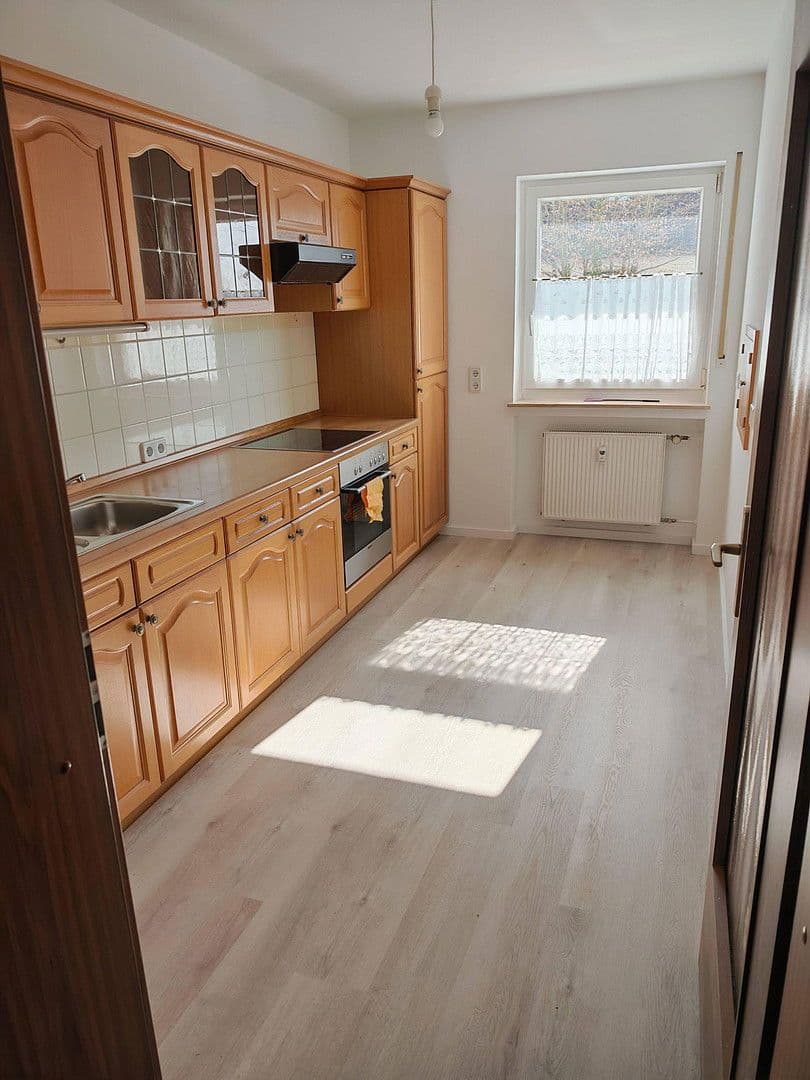 Prenájom bytu 3-izbový 89 m², Uttenreuth, Bavorsko Prenájom bytu 3-izbový 89 m², Uttenreuth, Bavorsko