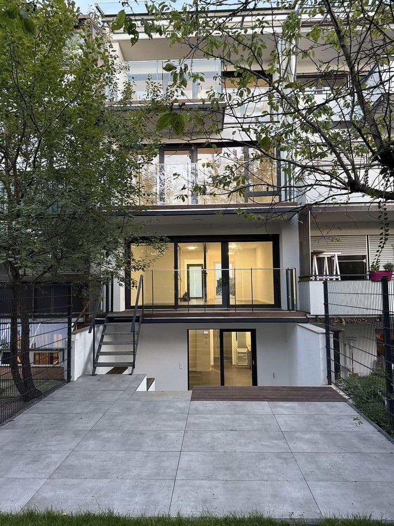 Prenájom domu 160 m², pozemek 160 m², Rankackerweg 38A, Freiburg im Breisgau, Bádensko-Wurttembersko Prenájom domu 160 m², pozemek 160 m², Rankackerweg 38A, Freiburg im Breisgau, Bádensko-Wurttembersko