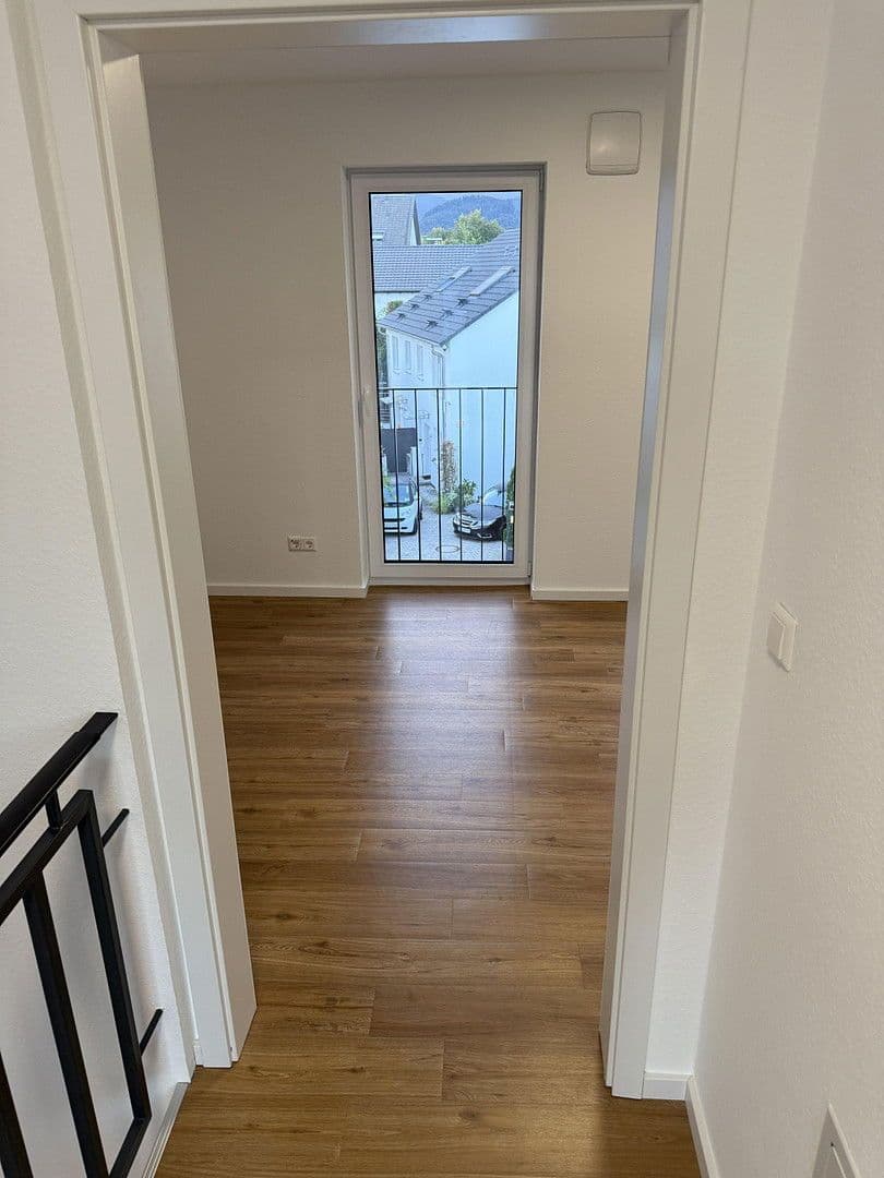 Prenájom domu 160 m², pozemek 160 m², Rankackerweg 38A, Freiburg im Breisgau, Bádensko-Wurttembersko Prenájom domu 160 m², pozemek 160 m², Rankackerweg 38A, Freiburg im Breisgau, Bádensko-Wurttembersko