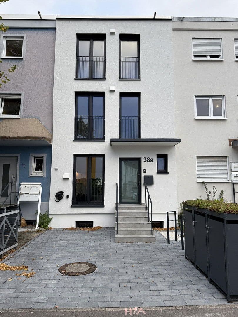 Prenájom domu 160 m², pozemek 160 m², Rankackerweg 38A, Freiburg im Breisgau, Bádensko-Wurttembersko Prenájom domu 160 m², pozemek 160 m², Rankackerweg 38A, Freiburg im Breisgau, Bádensko-Wurttembersko