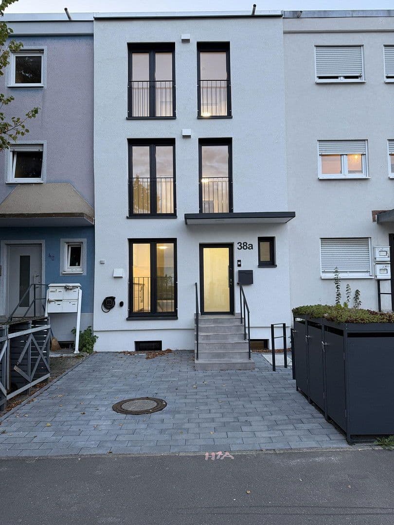 Prenájom domu 160 m², pozemek 160 m², Rankackerweg 38A, Freiburg im Breisgau, Bádensko-Wurttembersko Prenájom domu 160 m², pozemek 160 m², Rankackerweg 38A, Freiburg im Breisgau, Bádensko-Wurttembersko