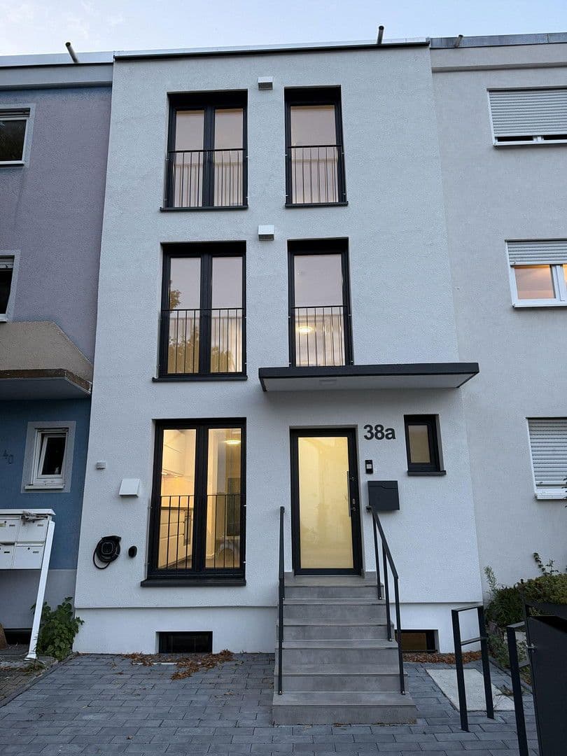 Prenájom domu 160 m², pozemek 160 m², Rankackerweg 38A, Freiburg im Breisgau, Bádensko-Wurttembersko Prenájom domu 160 m², pozemek 160 m², Rankackerweg 38A, Freiburg im Breisgau, Bádensko-Wurttembersko