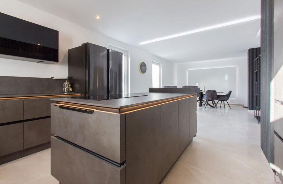 Predaj domu 307 m², pozemek 742 m², Meiergarten 3, Ronnenberg, Dolné Sasko Predaj domu 307 m², pozemek 742 m², Meiergarten 3, Ronnenberg, Dolné Sasko