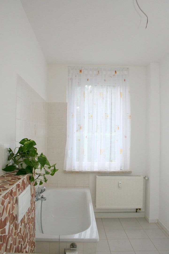 Prenájom bytu 2-izbový 57 m², Hauptstraße 9, Gersdorf, Sasko Prenájom bytu 2-izbový 57 m², Hauptstraße 9, Gersdorf, Sasko