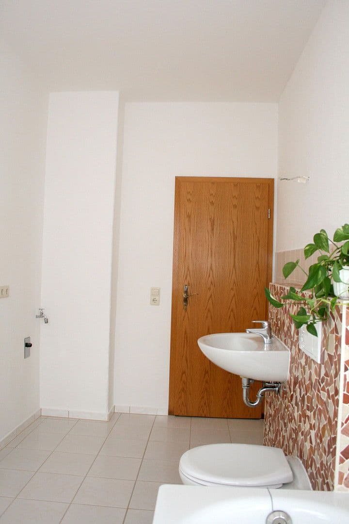 Prenájom bytu 2-izbový 57 m², Hauptstraße 9, Gersdorf, Sasko Prenájom bytu 2-izbový 57 m², Hauptstraße 9, Gersdorf, Sasko